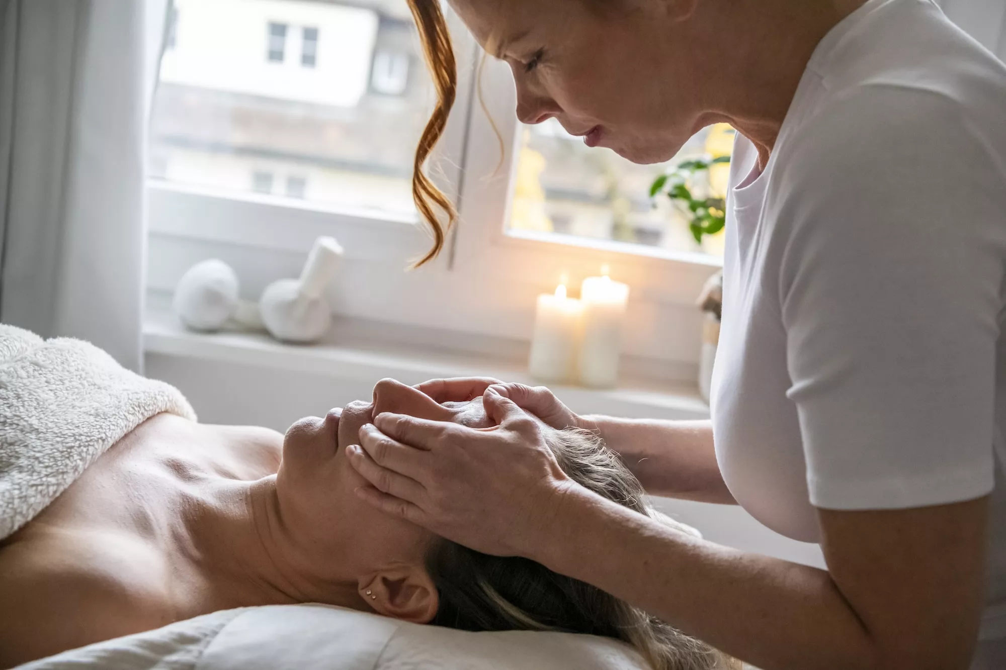Ganzheitliche Gesichts Massage
